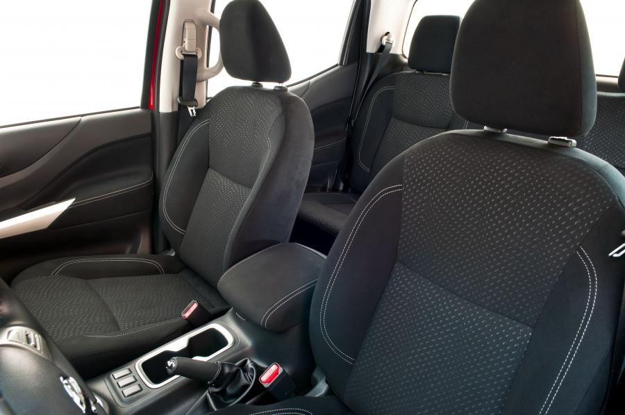 Интерьер Nissan Frontier SE Double Cab (D23) 2017 года  (BR) (фото 12 из 22)